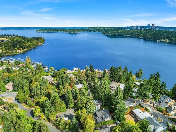 3208 89th Place SE, Mercer Island WA 98040