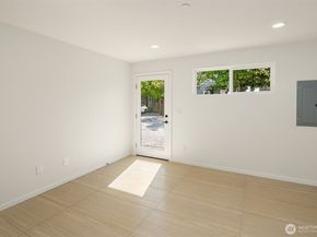 8513 19th Avenue NW B, Seattle WA 98117