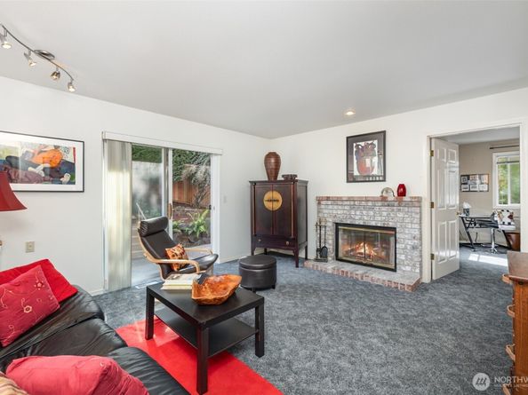 2414 Kennewick Place NE, Renton WA 98056