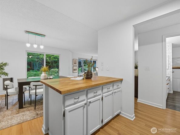 8937 Ravenna Avenue NE, Seattle WA 98115