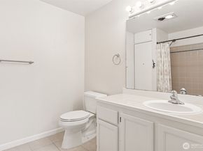 23958 58th Court S A1, Kent WA 98032