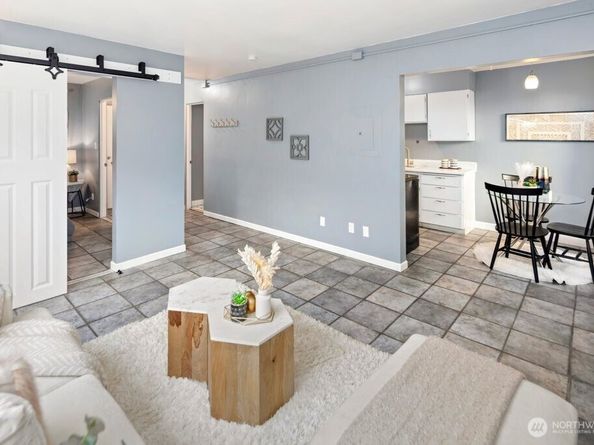4707 40th Avenue NE 4737, Seattle WA 98105