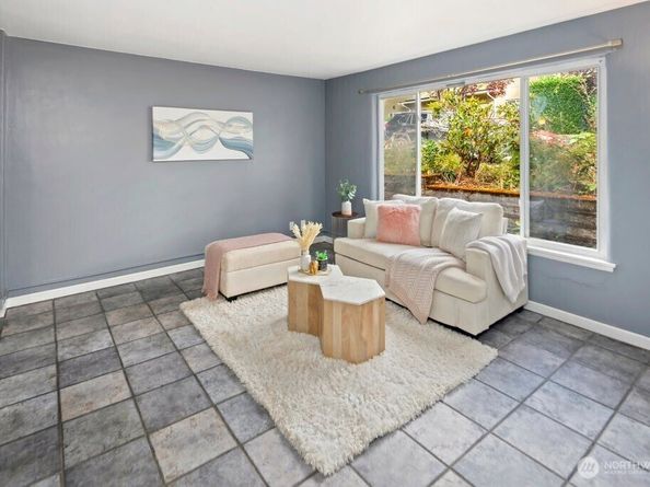 4707 40th Avenue NE 4737, Seattle WA 98105