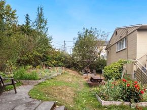 4707 40th Avenue NE 4737, Seattle WA 98105