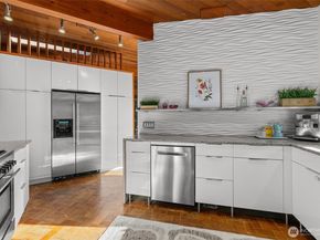 9506 240 Avenue SE, Issaquah WA 98027