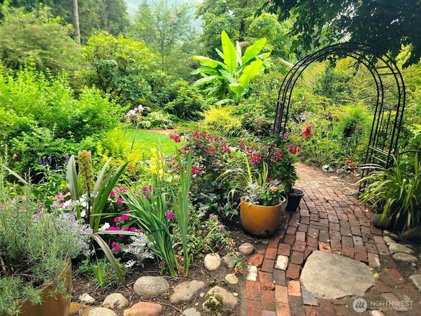 9506 240 Avenue SE, Issaquah WA 98027