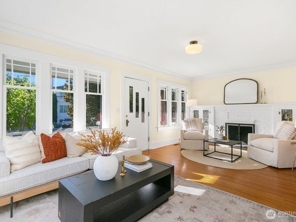 3418 Densmore Avenue N, Seattle WA 98103