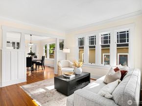 3418 Densmore Avenue N, Seattle WA 98103