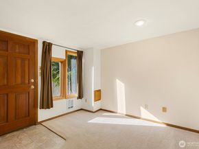 3418 Densmore Avenue N, Seattle WA 98103