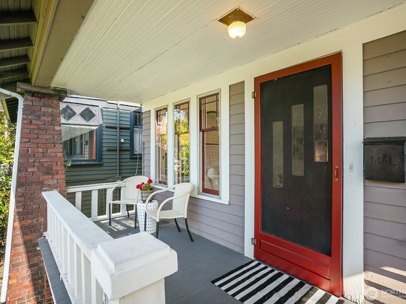 3418 Densmore Avenue N, Seattle WA 98103