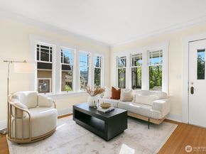 3418 Densmore Avenue N, Seattle WA 98103
