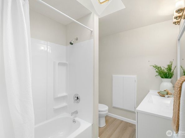 3418 Densmore Avenue N, Seattle WA 98103