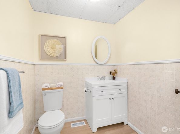3418 Densmore Avenue N, Seattle WA 98103