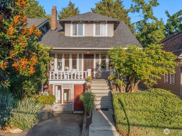 3418 Densmore Avenue N, Seattle WA 98103