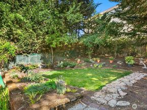 3418 Densmore Avenue N, Seattle WA 98103