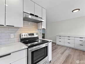 8823 Holly Drive F103, Everett WA 98208