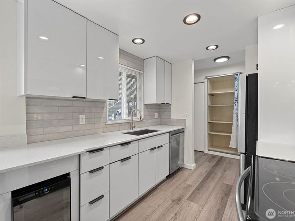 8823 Holly Drive F103, Everett WA 98208