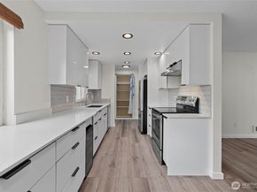 8823 Holly Drive F103, Everett WA 98208