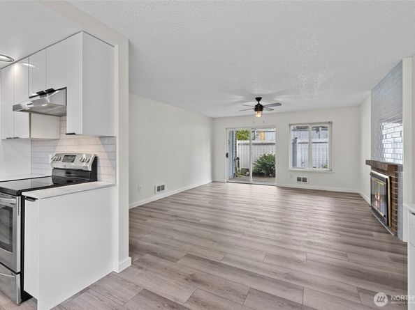 8823 Holly Drive F103, Everett WA 98208