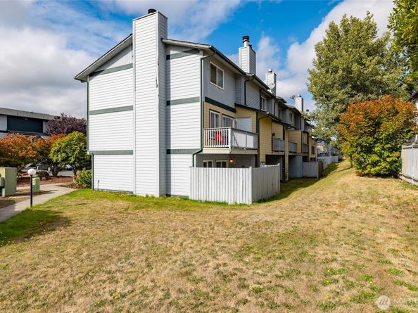 8823 Holly Drive F103, Everett WA 98208