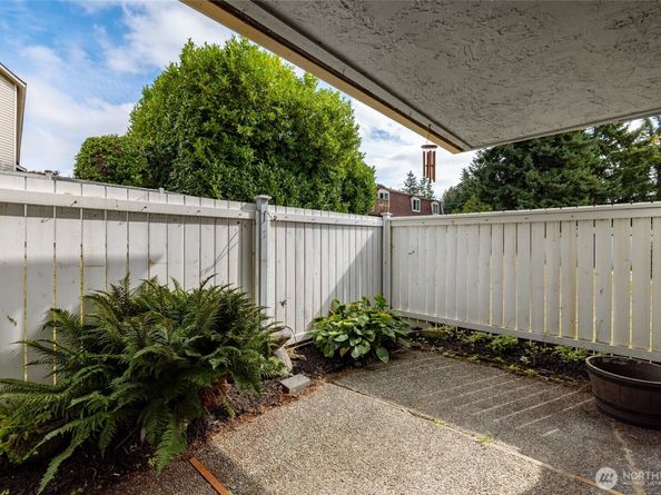 8823 Holly Drive F103, Everett WA 98208