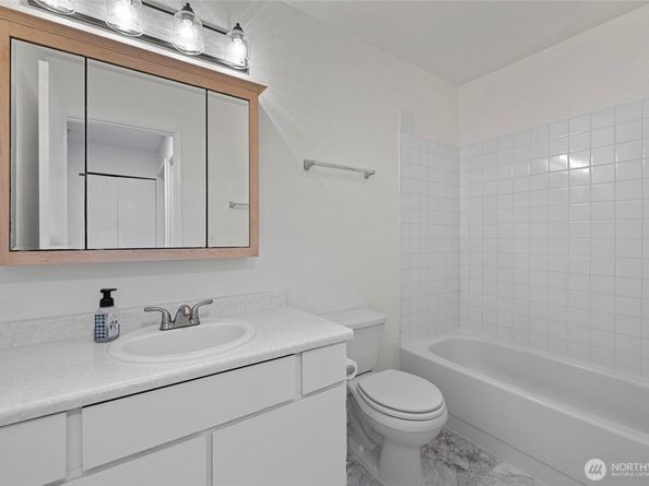 8823 Holly Drive F103, Everett WA 98208