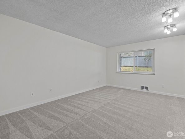 8823 Holly Drive F103, Everett WA 98208