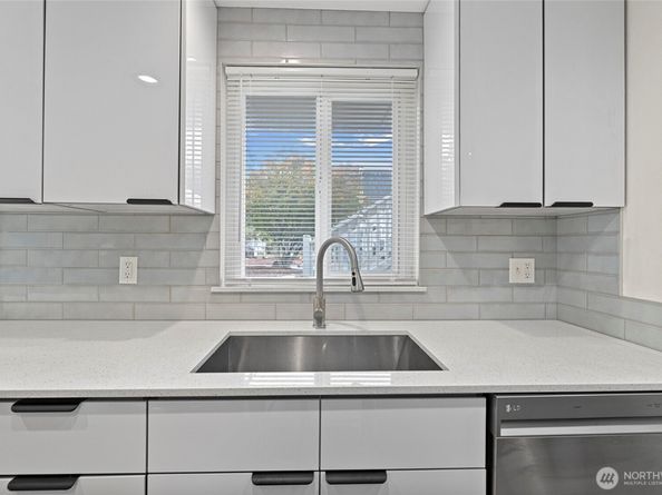 8823 Holly Drive F103, Everett WA 98208