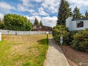 8823 Holly Drive F103, Everett WA 98208