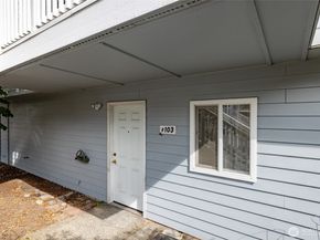 8823 Holly Drive F103, Everett WA 98208