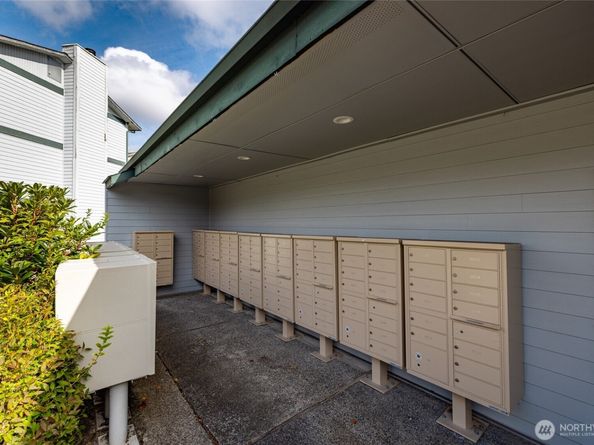 8823 Holly Drive F103, Everett WA 98208