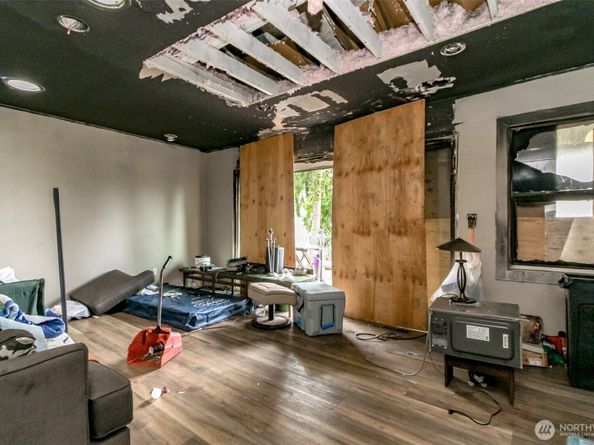 Undisclosed Address #2439550, Auburn WA 98001