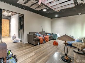 Undisclosed Address #2439550, Auburn WA 98001