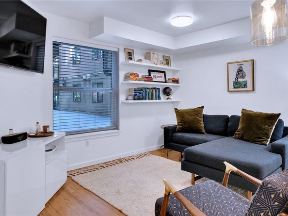 425 VINE Street 312, Seattle WA 98121