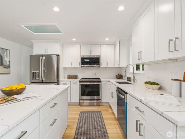 4878 Beach Drive SW, Seattle WA 98116