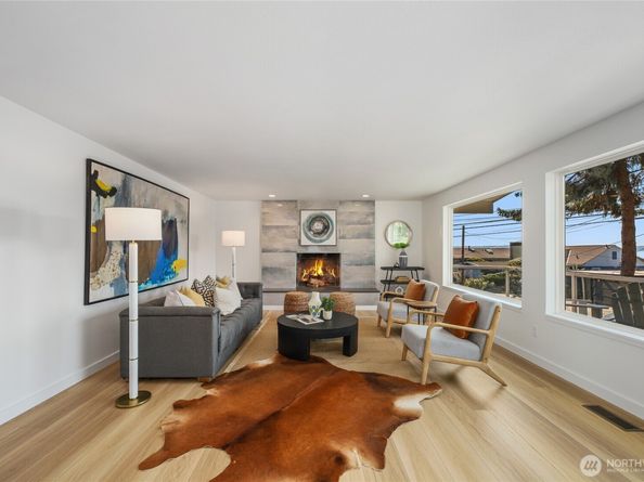 4878 Beach Drive SW, Seattle WA 98116