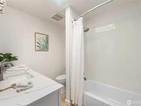 4878 Beach Drive SW, Seattle WA 98116
