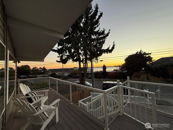 4878 Beach Drive SW, Seattle WA 98116
