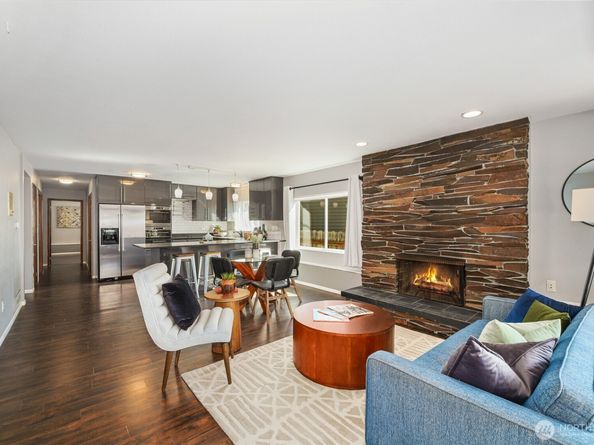 4878 Beach Drive SW, Seattle WA 98116