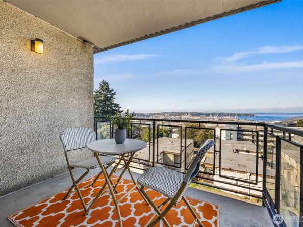 1723 13th Avenue S 404, Seattle WA 98144