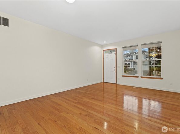 4925 NE 4th Place, Renton WA 98059