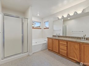 4925 NE 4th Place, Renton WA 98059