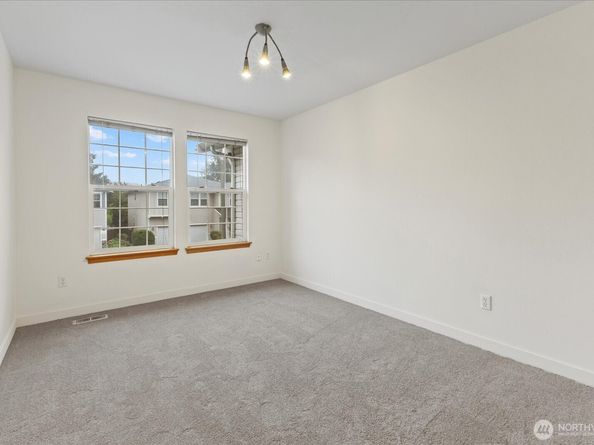4925 NE 4th Place, Renton WA 98059