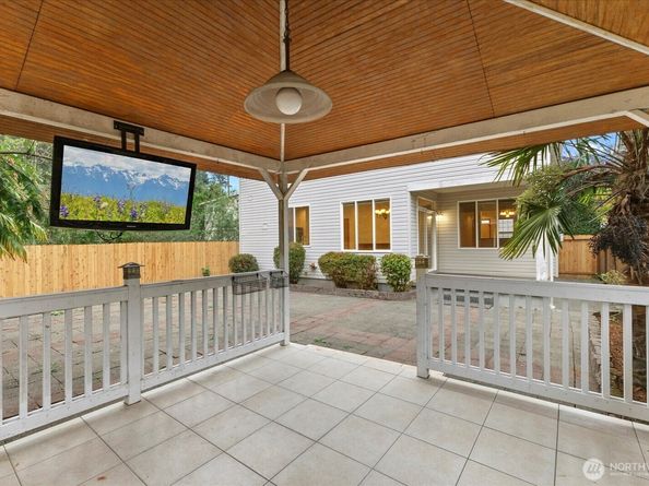 4925 NE 4th Place, Renton WA 98059