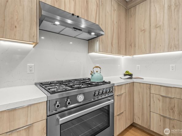 8314 28th Avenue NE, Seattle WA 98115