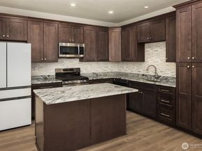 2117 SW 103rd Place, Seattle WA 98146