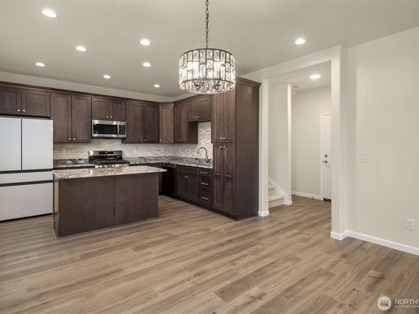 2117 SW 103rd Place, Seattle WA 98146