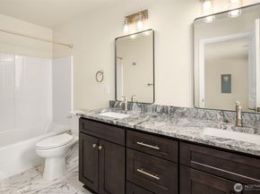 2117 SW 103rd Place, Seattle WA 98146