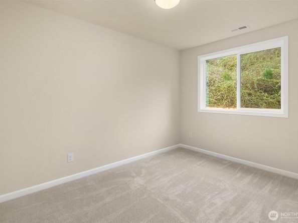 2117 SW 103rd Place, Seattle WA 98146