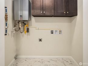 2117 SW 103rd Place, Seattle WA 98146